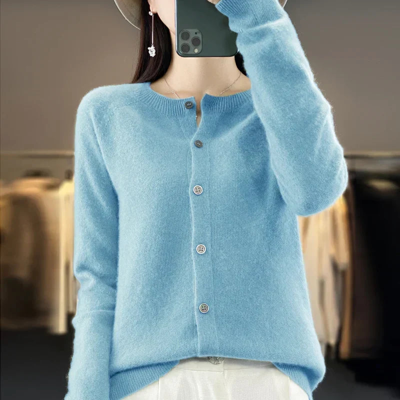Kelly | Fine-Knit Round-Neck Button-Up Cardigan