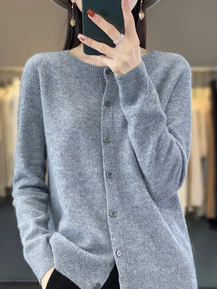 Kelly | Fine-Knit Round-Neck Button-Up Cardigan