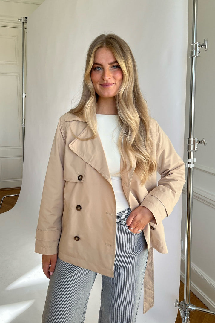 Vera | Double-Breasted Short Trench Coat for Spring